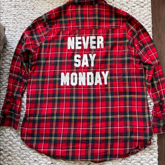 NWOT Forever21+ “Never Say Monday” Graphic Plaid Button Up - Picture 1 of 4